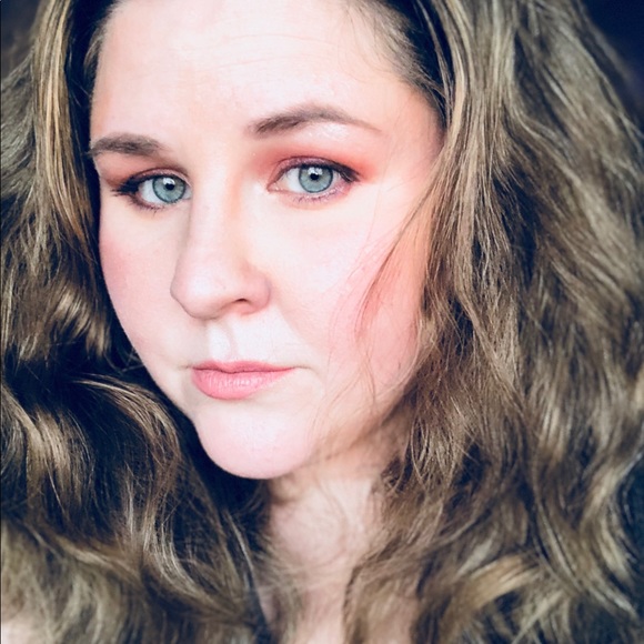 Meet your Posher, Karri - Picture 1 of 1